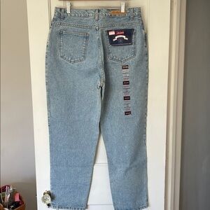 Vintage Mom Jeans,Bill Blass Easy Fit Light,distressed denim. High rise. NWT